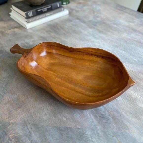 Wooden leaf shaped fruit bowl lightweight flat bottom - Picture 1 of 8